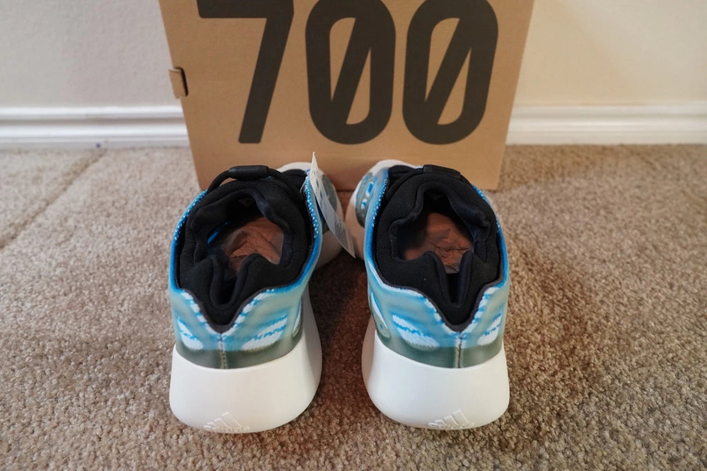 adidas Yeezy 700 V3 Arzareth G54850 NEW Men's Size 10.5 Authentic