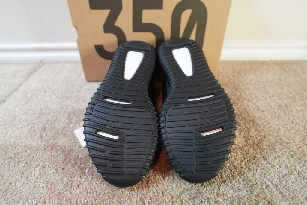 adidas Yeezy Boost 350 Pirate Black BB5350 NEW Men's Size 10.5 Authentic