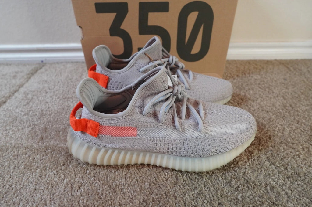 adidas Yeezy Boost 350 V2 Tail Light FX9017 NEW Men's Size 10.5 Authentic