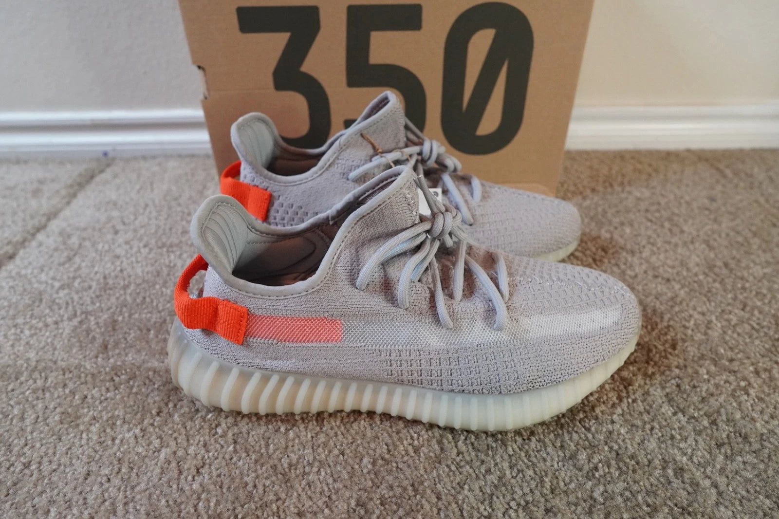 adidas Yeezy Boost 350 V2 Tail Light FX9017 NEW Men's Size 10.5 Authentic