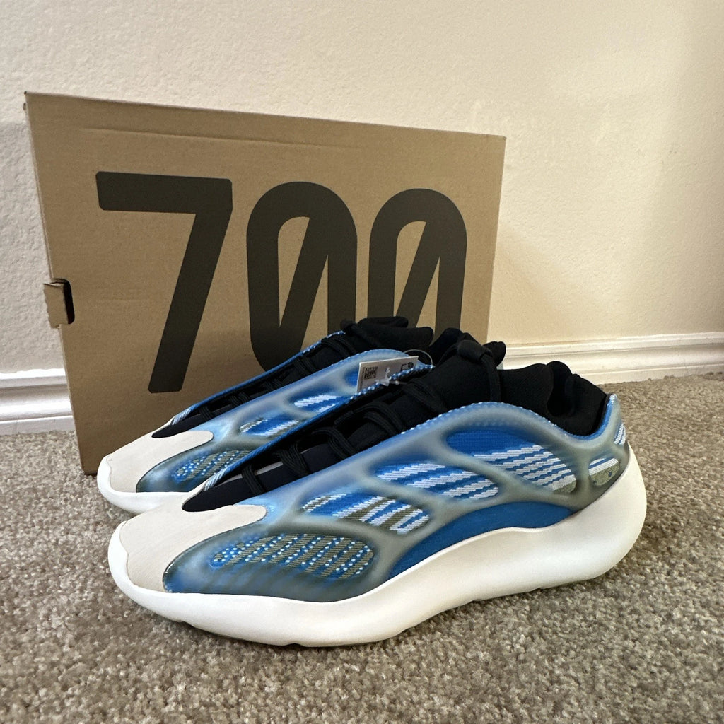 adidas Yeezy 700 V3 Arzareth G54850 NEW Men's Size 10.5 Authentic