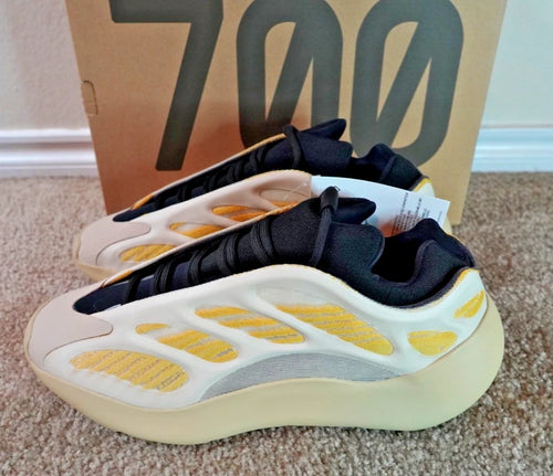 adidas Yeezy 700 V3 Safflower G54853 NEW Men's Size 10.5 Authentic