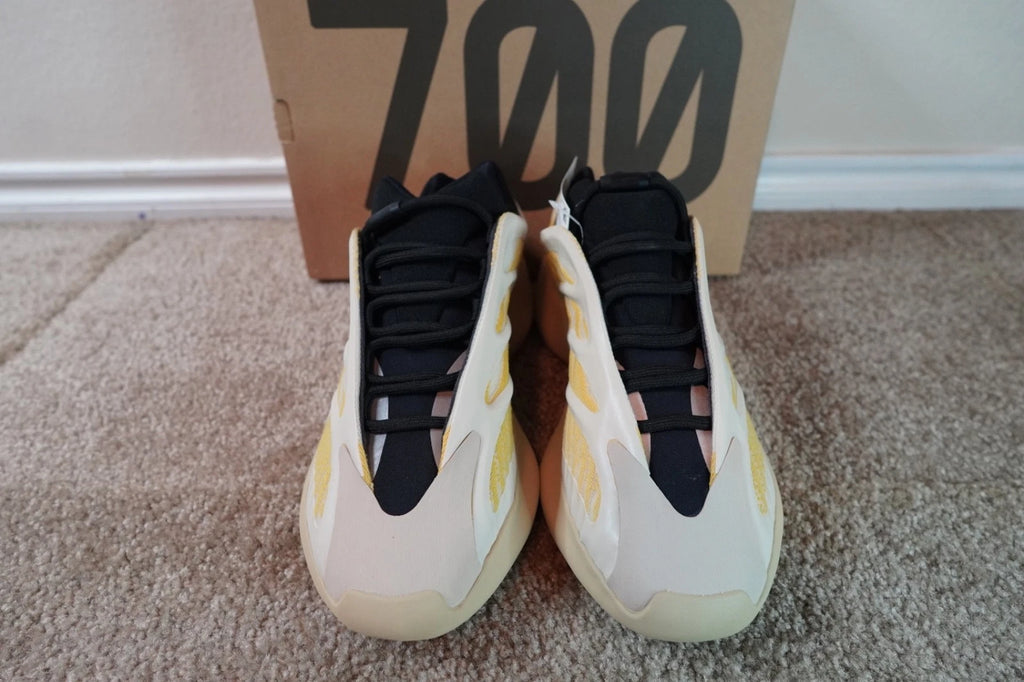 adidas Yeezy 700 V3 Safflower G54853 NEW Men's Size 10.5 Authentic