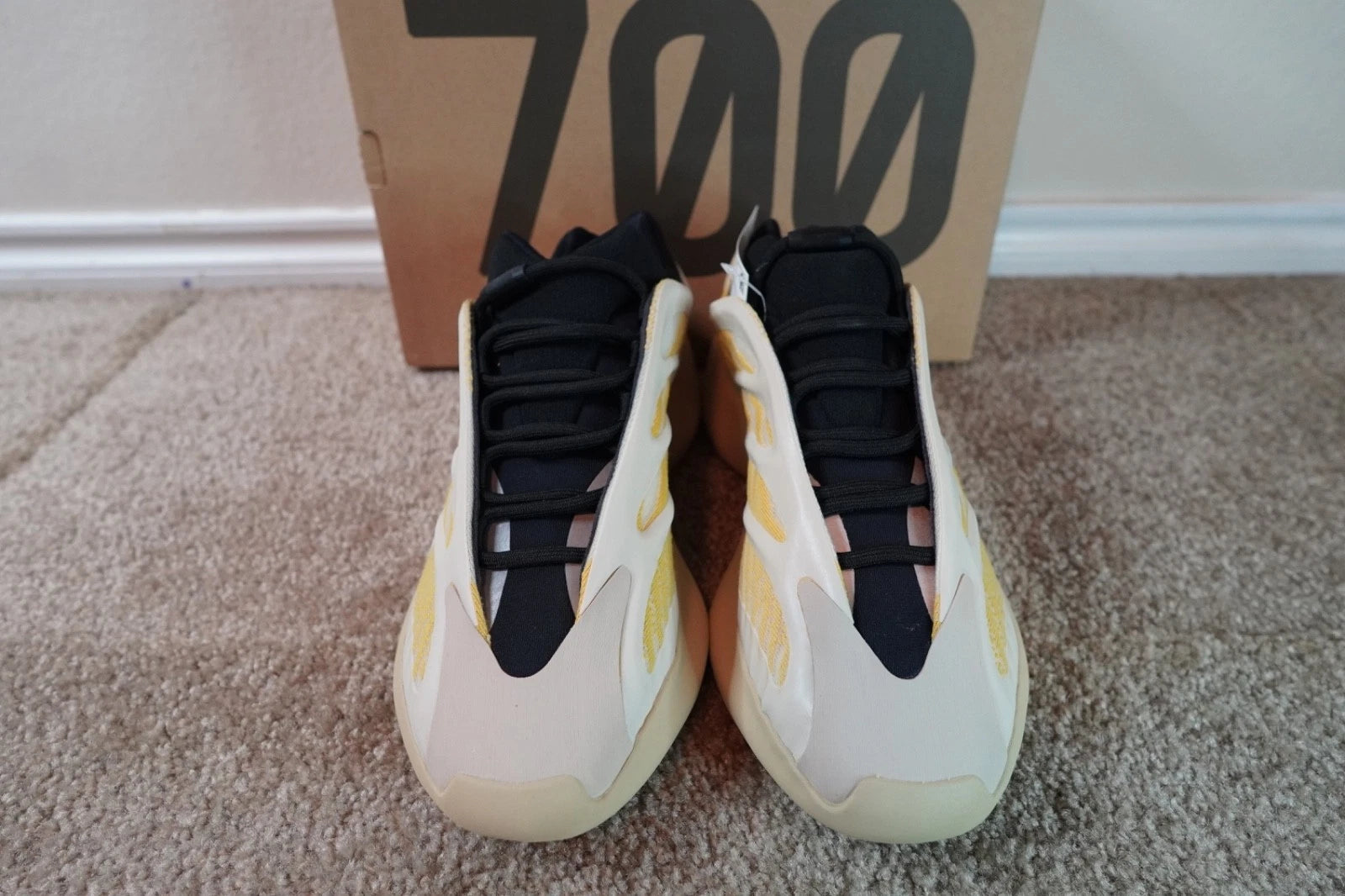 adidas Yeezy 700 V3 Safflower G54853 NEW Men's Size 10.5 Authentic