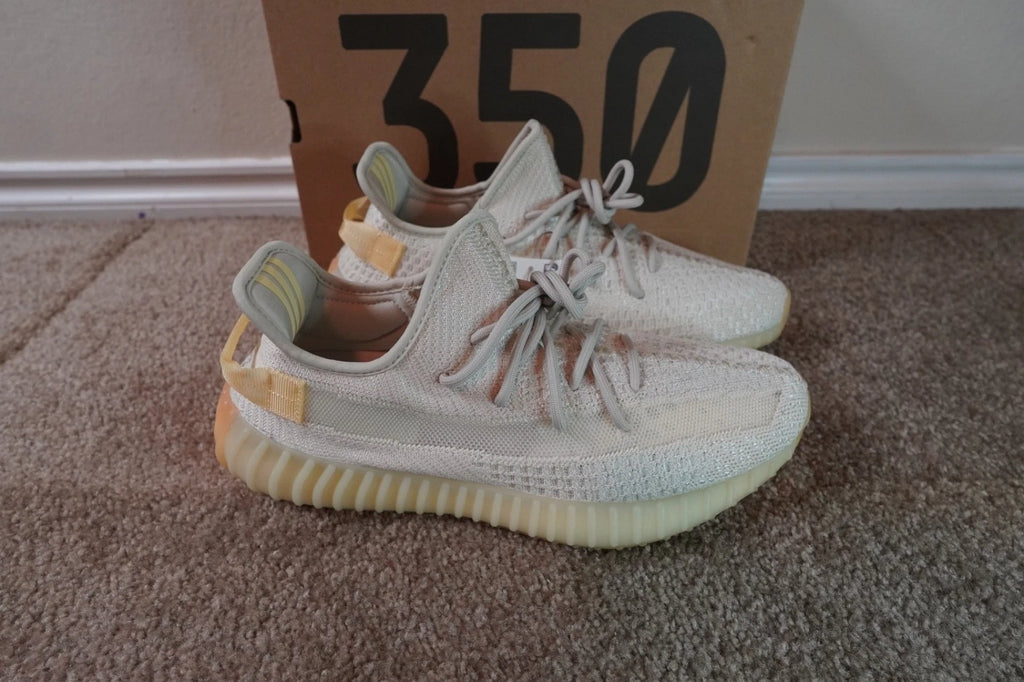 adidas Yeezy Boost 350 V2 Light GY3438 NEW Men's Size 10.5 Authentic