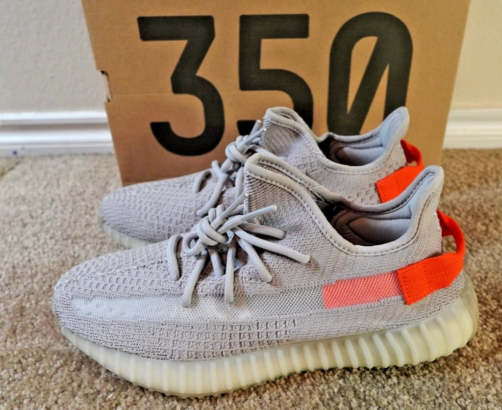 adidas Yeezy Boost 350 V2 Tail Light FX9017 NEW Men's Size 10.5 Authentic