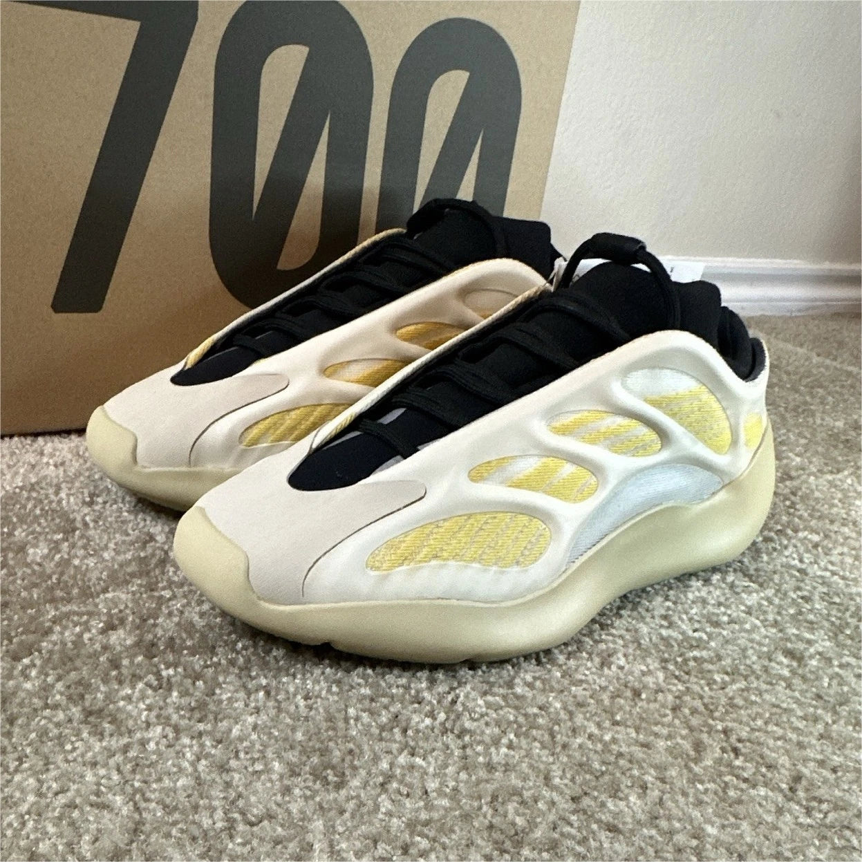 adidas Yeezy 700 V3 Safflower G54853 NEW Men's Size 10.5 Authentic