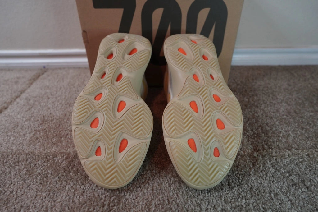 adidas Yeezy 700 V3 Safflower G54853 NEW Men's Size 10.5 Authentic