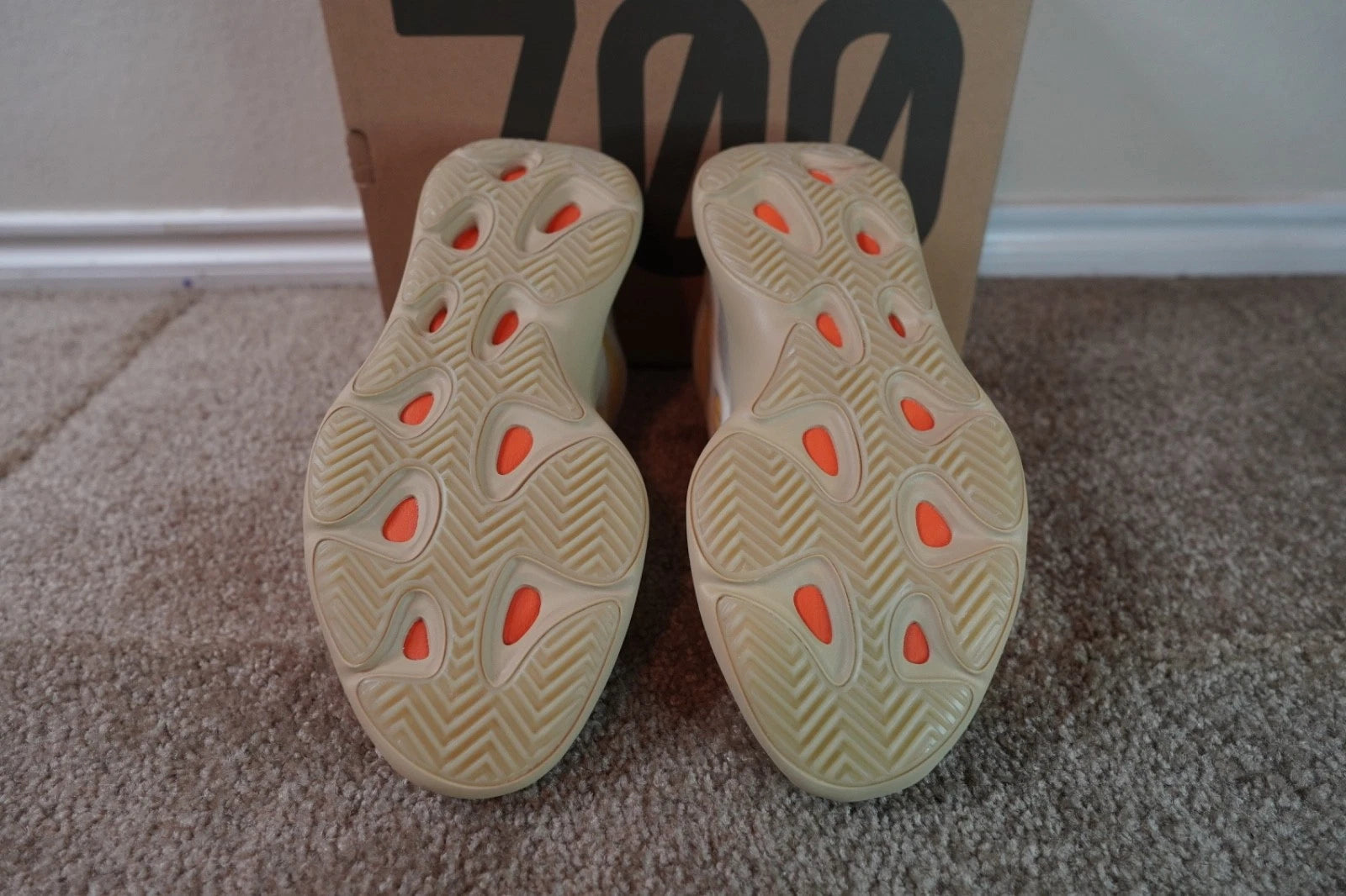 adidas Yeezy 700 V3 Safflower G54853 NEW Men's Size 10.5 Authentic