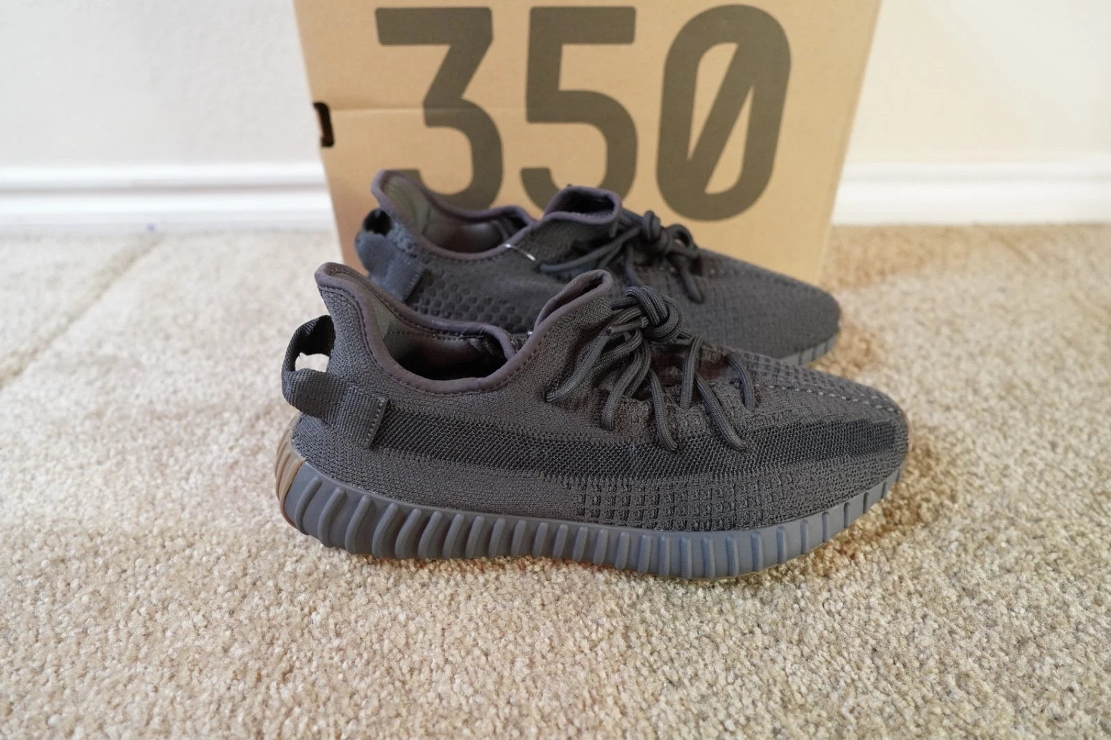 adidas Yeezy Boost 350 V2 Cinder FY2903 NEW Men's Size 10.5 Authentic