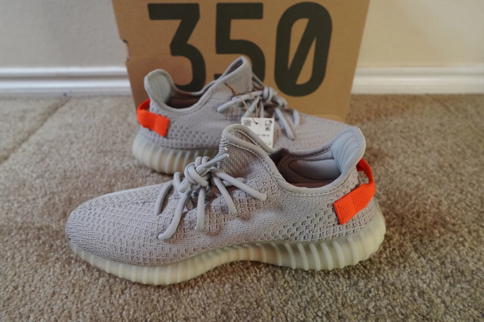 adidas Yeezy Boost 350 V2 Tail Light FX9017 NEW Men's Size 10.5 Authentic