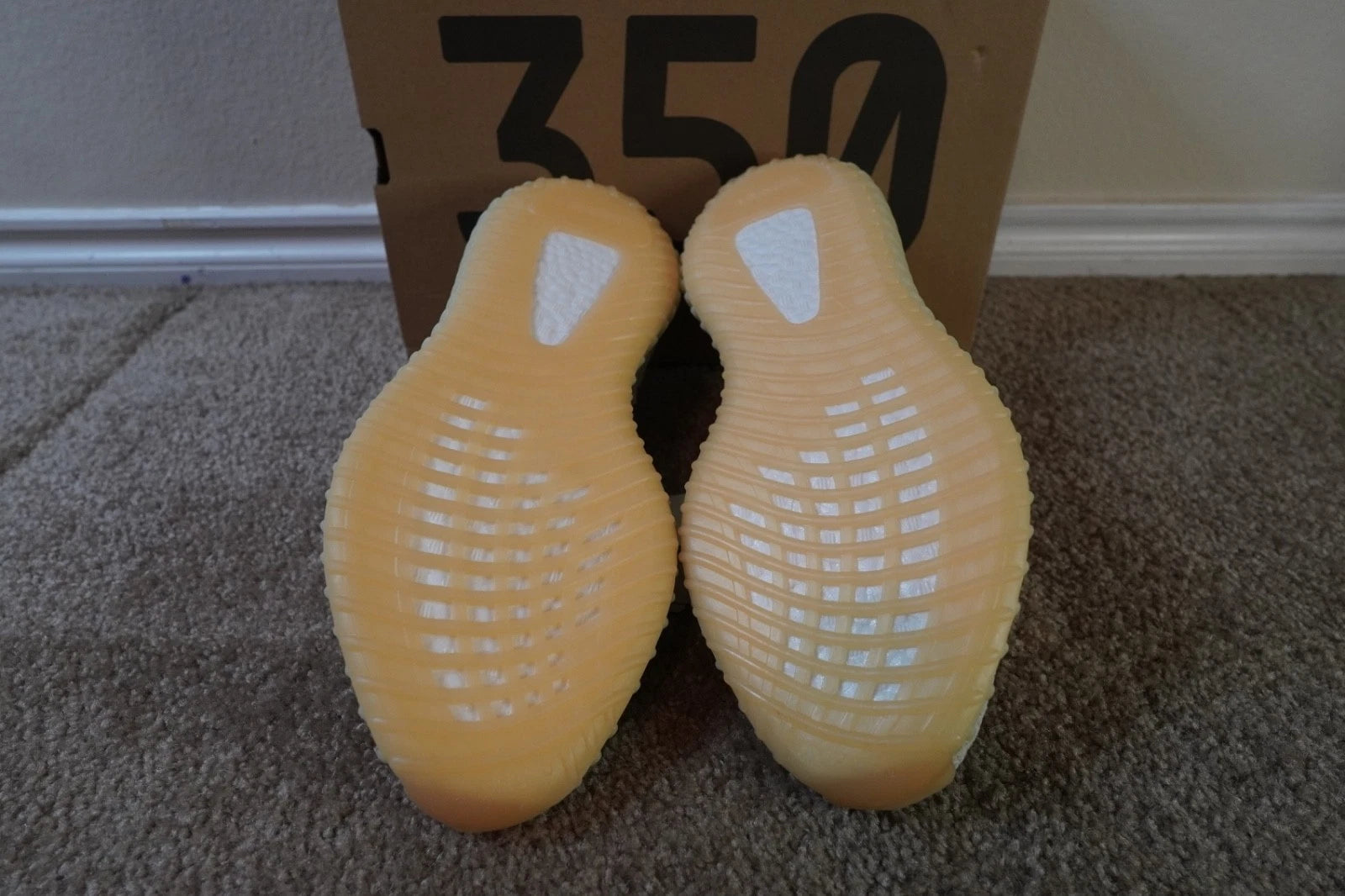 adidas Yeezy Boost 350 V2 Light GY3438 NEW Men's Size 10.5 Authentic
