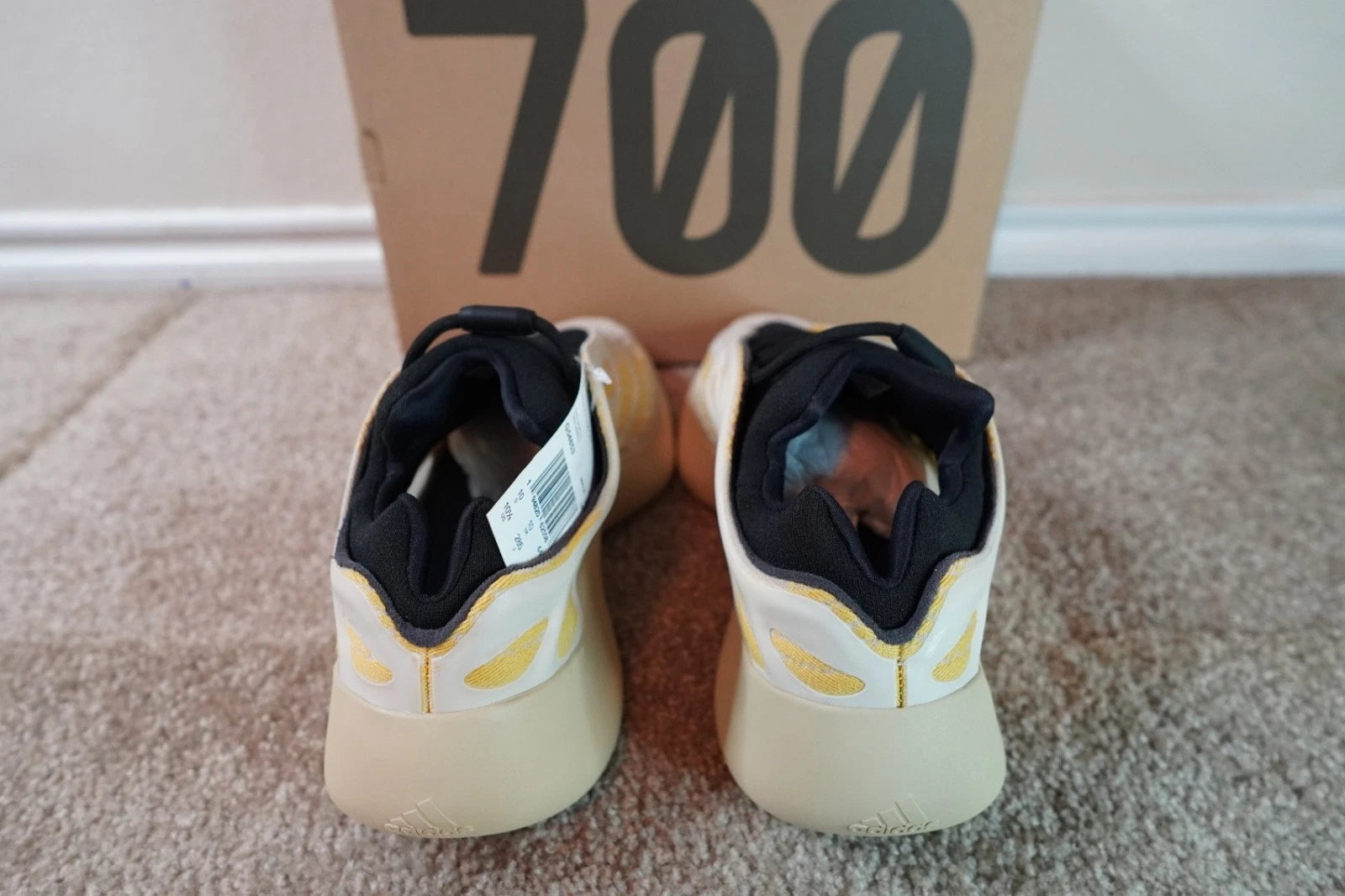 adidas Yeezy 700 V3 Safflower G54853 NEW Men's Size 10.5 Authentic