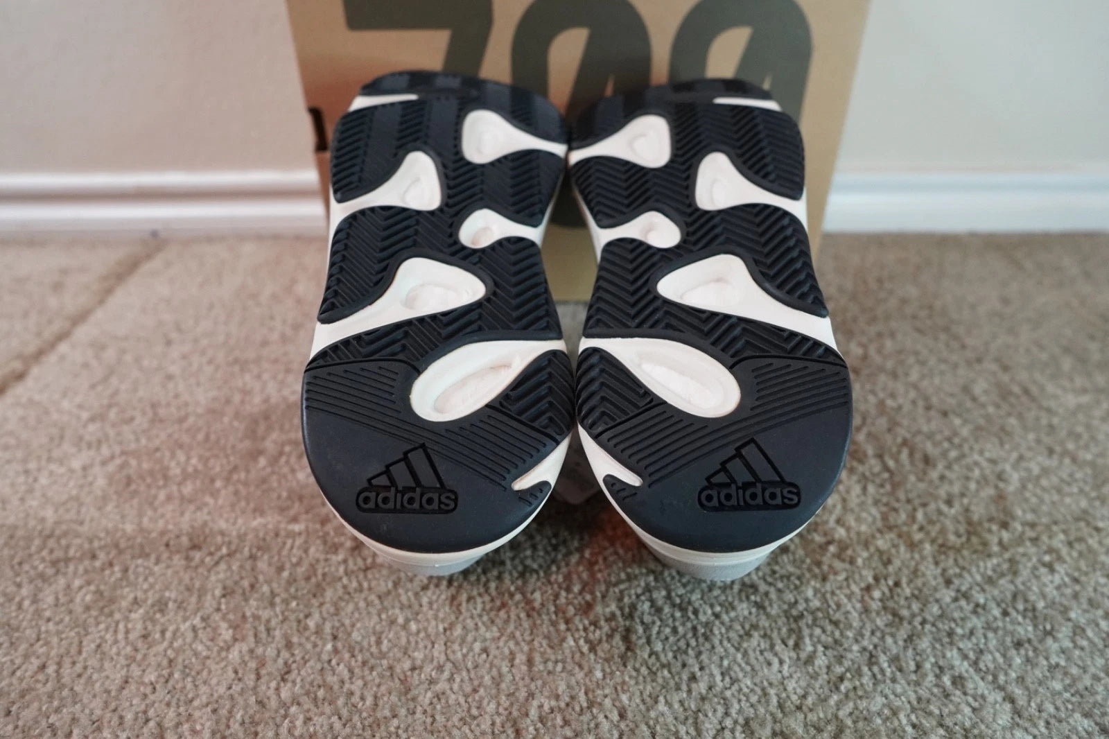 adidas Yeezy Boost 700 Wave Runner B75571 NEW Men's Size 10 Authentic