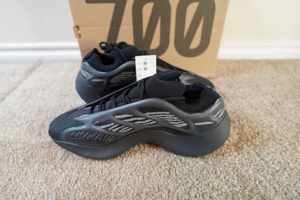 adidas Yeezy 700 V3 Alvah H67799 NEW Men's Size 10.5 Authentic