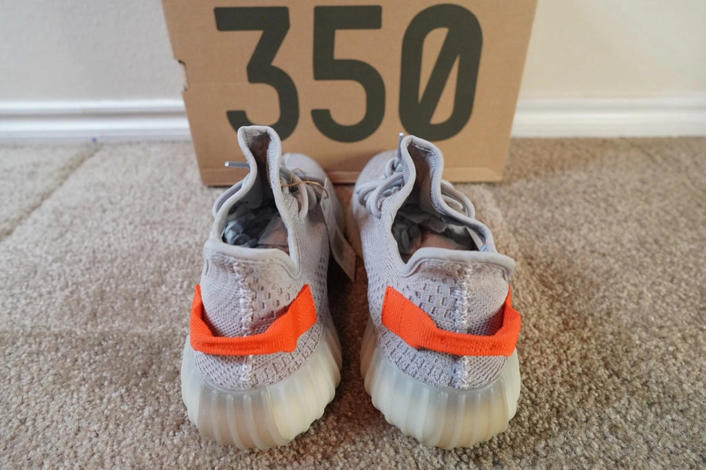 adidas Yeezy Boost 350 V2 Tail Light FX9017 NEW Men's Size 10.5 Authentic