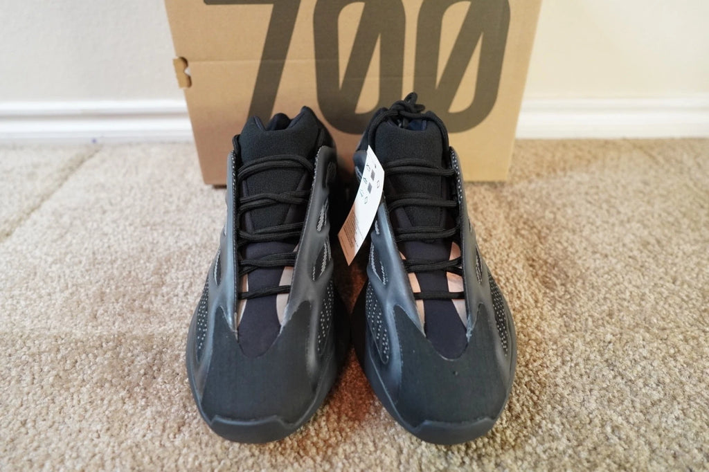 adidas Yeezy 700 V3 Alvah H67799 NEW Men's Size 10.5 Authentic