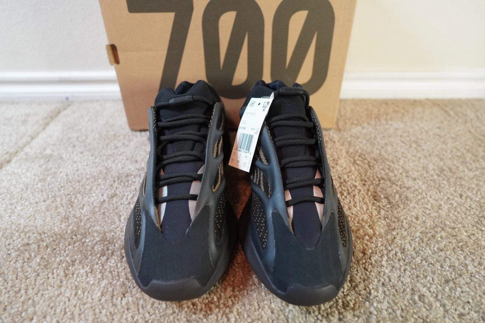 adidas Yeezy 700 V3 Clay Brown GY0189 NEW Men's Size 10.5 Authentic