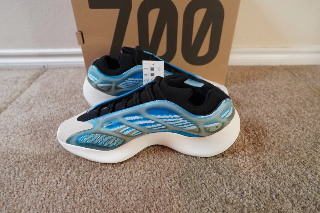 adidas Yeezy 700 V3 Arzareth G54850 NEW Men's Size 10.5 Authentic