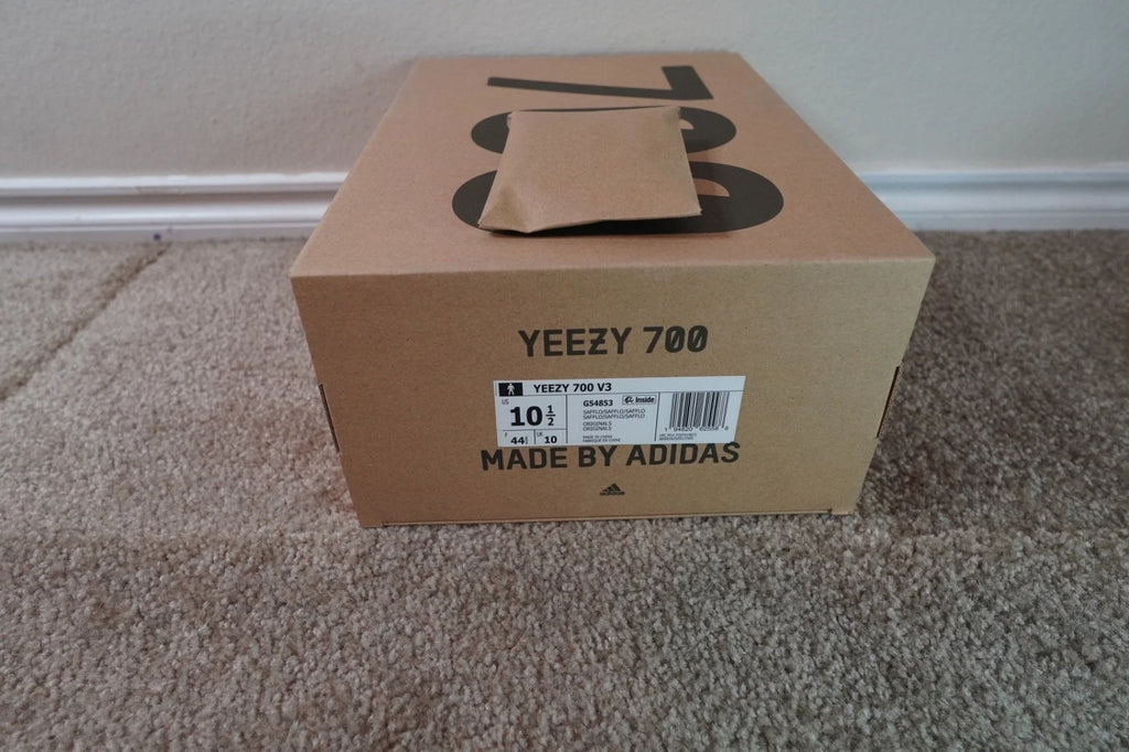 adidas Yeezy 700 V3 Safflower G54853 NEW Men's Size 10.5 Authentic