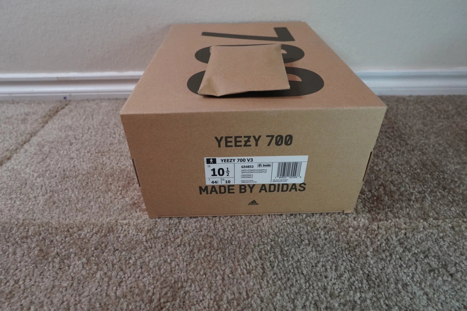adidas Yeezy 700 V3 Safflower G54853 NEW Men's Size 10.5 Authentic